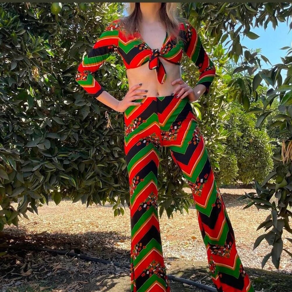 70s retro 2-piece set: green and red-orange chevron print top and pants